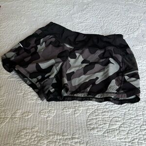 ATHLETA Ready Set Go Camo Black Running Shorts Size Small Athleisure Sports